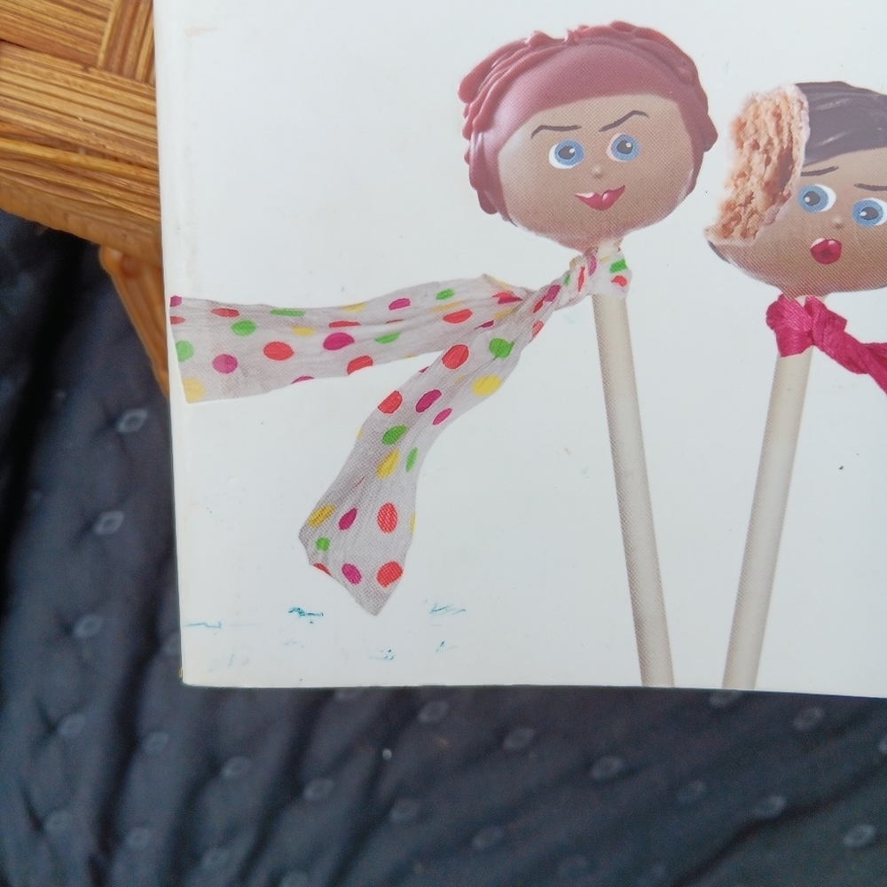 Women are scary Book - Picture 5 of 5
